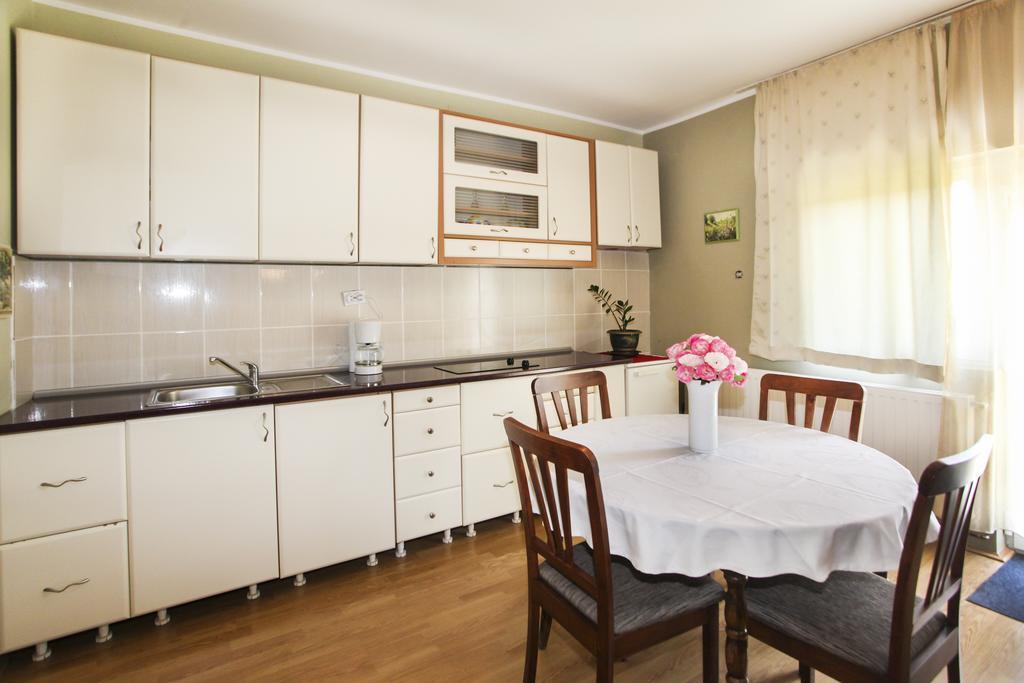 Apartments Izvor เวิร์ดนิค ภายนอก รูปภาพ