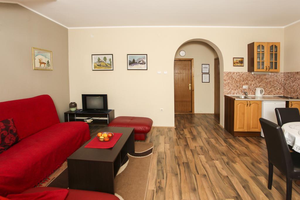 Apartments Izvor เวิร์ดนิค ภายนอก รูปภาพ